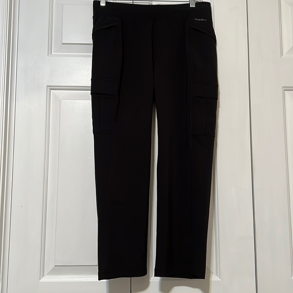 Never worn Eddie Bauer pull on cargo capris